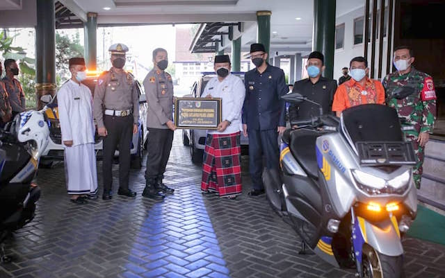 Bupati Hendy Serahkan Kendaraan untuk Patwal Satlantas Polres Jember